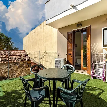 Air-conditioned With Garden And Private Parking Апартаменты