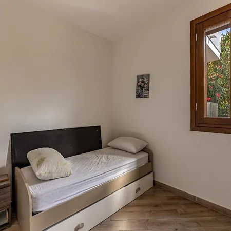Apartament Air-conditioned With Garden And Private Parking