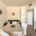 Air-conditioned With Garden And Private Parking
