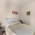 Air-conditioned With Garden And Private Parking *
