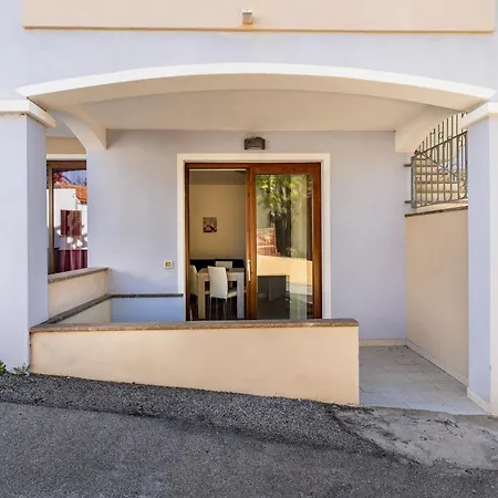 דירה Air-conditioned With Garden And Private Parking באדזי