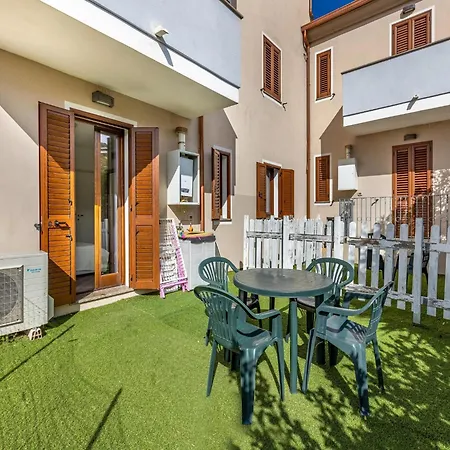 Air-conditioned With Garden And Private Parking *
