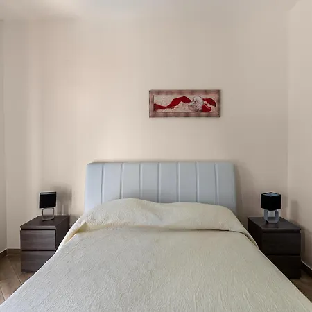 Appartamento Air-conditioned With Garden And Private Parking